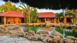 Piscina e Casa